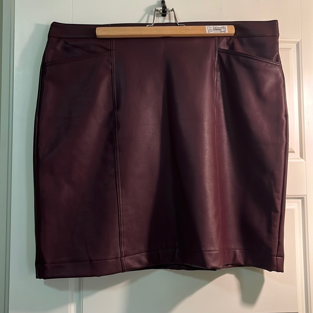 Reitmans faux leather skirt
